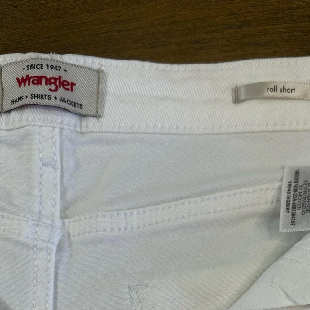 NWOT WRANGLER Classic White‎ Jean Roll Shorts Womens Size 12